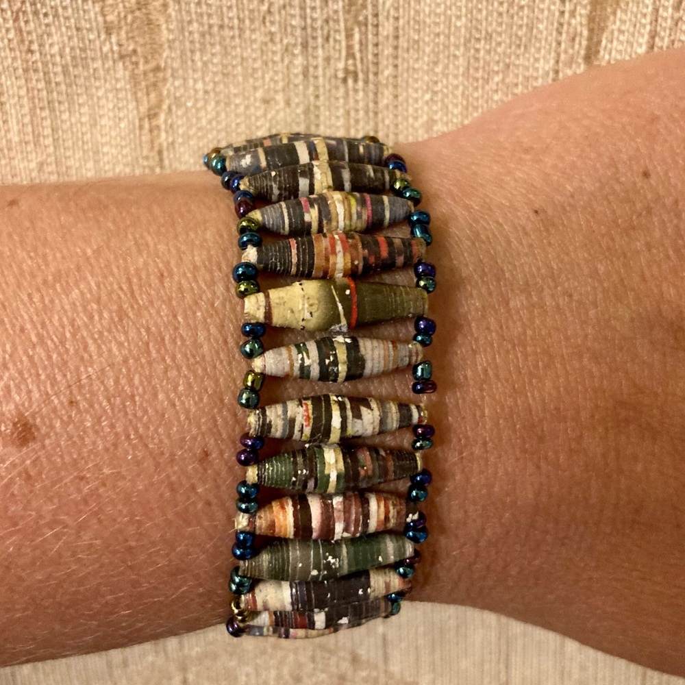 VINTAGE UNIQUE rolled-bead stretch bracelet 🍃